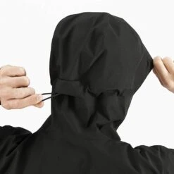 Salomon Outline Gore-Tex 2.5L Jacket Homme 15 Salomon Outline Gore-Tex 2.5L Jacket Homme -Patagonia Vestes Soldes main LC1786500 4 MOD outlinegtx25ljkt black backhoodadjustment m.png.high res d96e