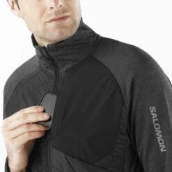 Salomon Mountain Hybrid Mid Homme Noir 15 Salomon Mountain Hybrid Mid Homme Noir -Patagonia Vestes Soldes main LC1842400 8 MOD mtnhybridmid deepblackgreengecko chestpocket m.png.high re f283